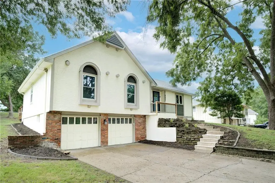 9927 N Harrison Drive, Kansas City, MO 64155 - #3