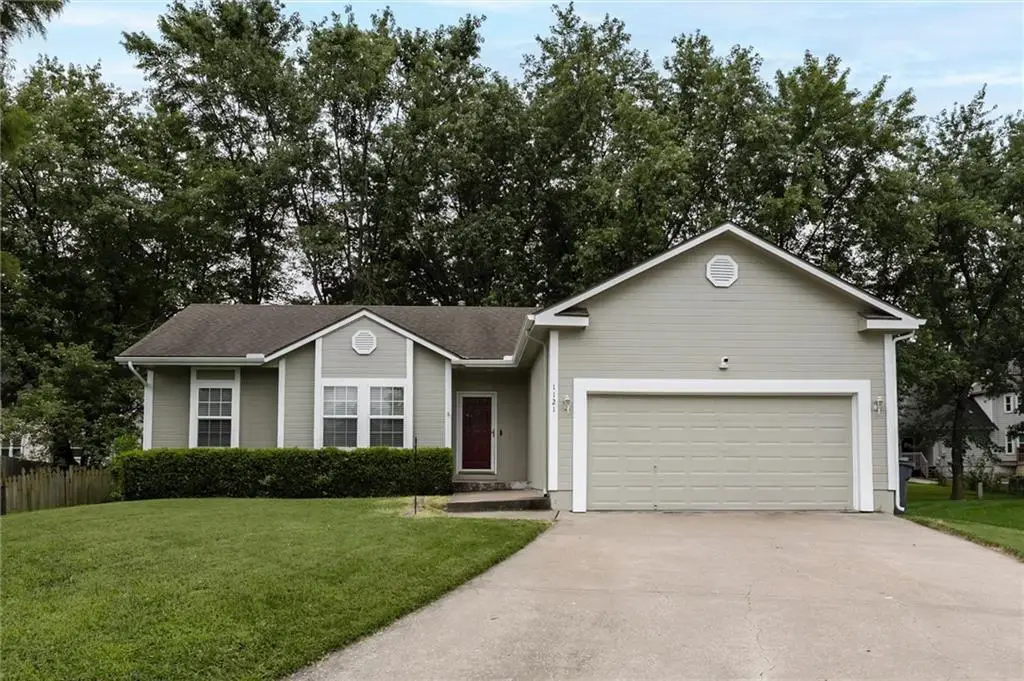1121 E Frontier Drive, Olathe, KS 66062 - #1
