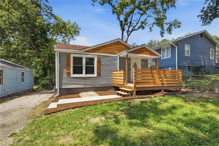 4404 Jackson Avenue, Kansas City, MO 64130 - #2