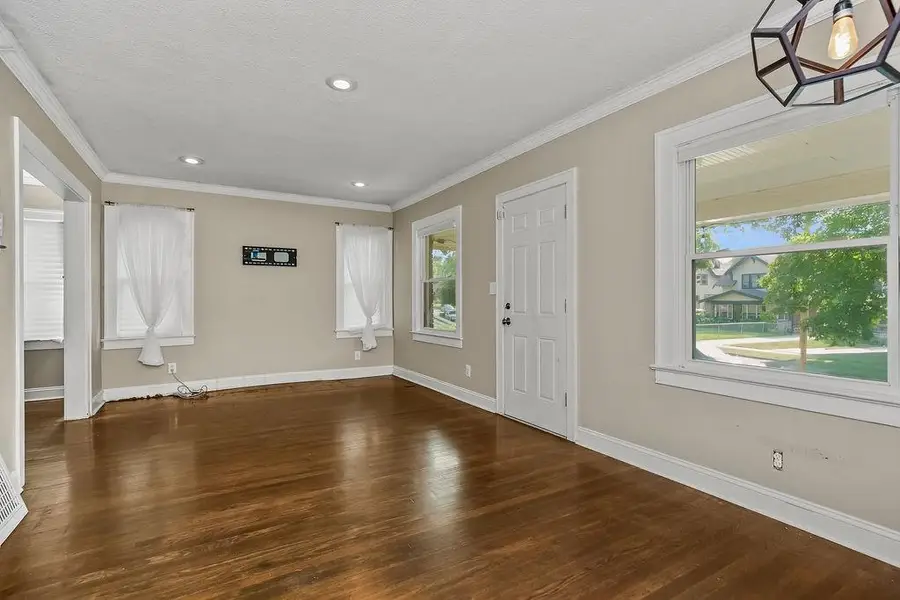 5225 Brookwood Avenue, Kansas City, MO 64130 - #3
