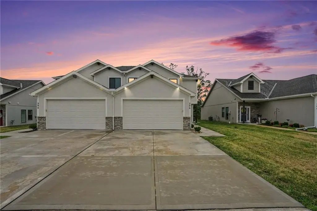 206 Walker Street, Smithville, MO 64089 - #1