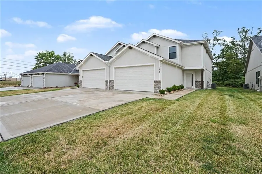 206 Walker Street, Smithville, MO 64089 - #3