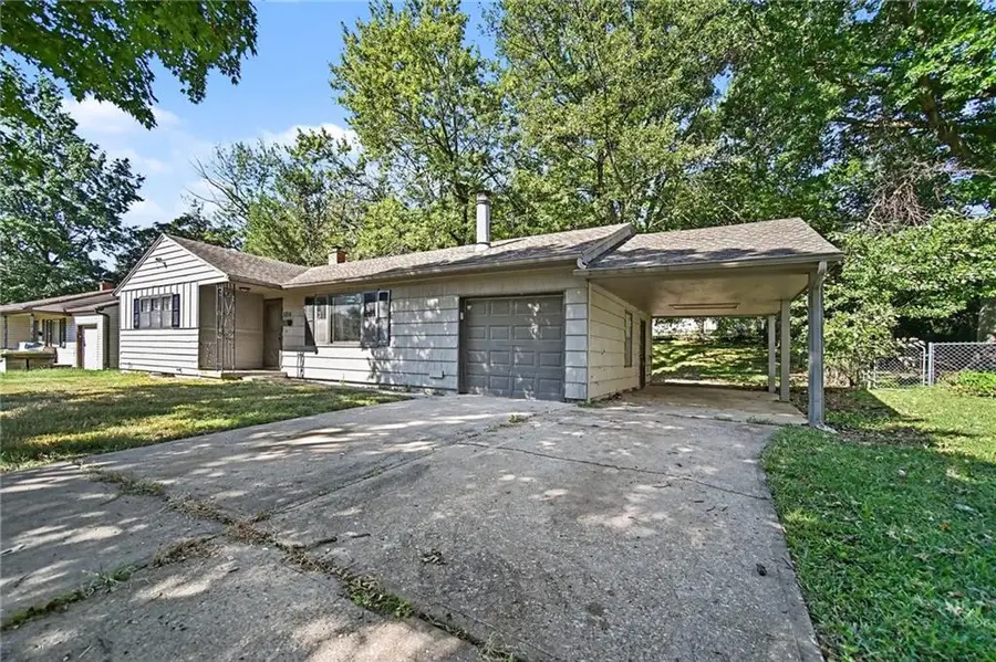 5816 Oxford Avenue, Raytown, MO 64133 - #3