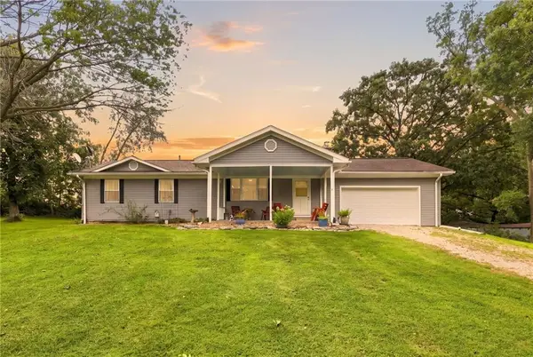 422 NE 500 Road, Warrensburg, MO 64093