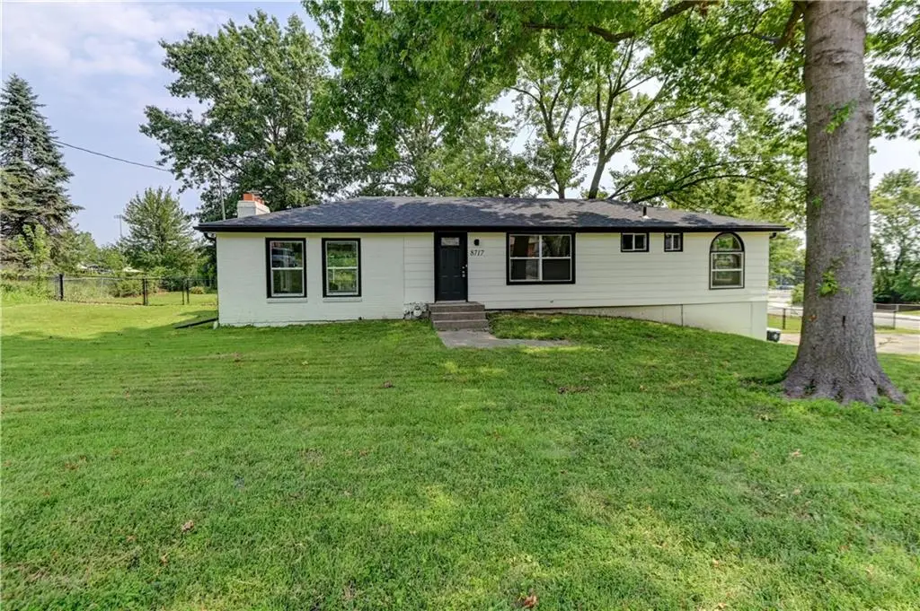 8717 Old Stagecoach Road, Kansas City, MO 64154 - #1