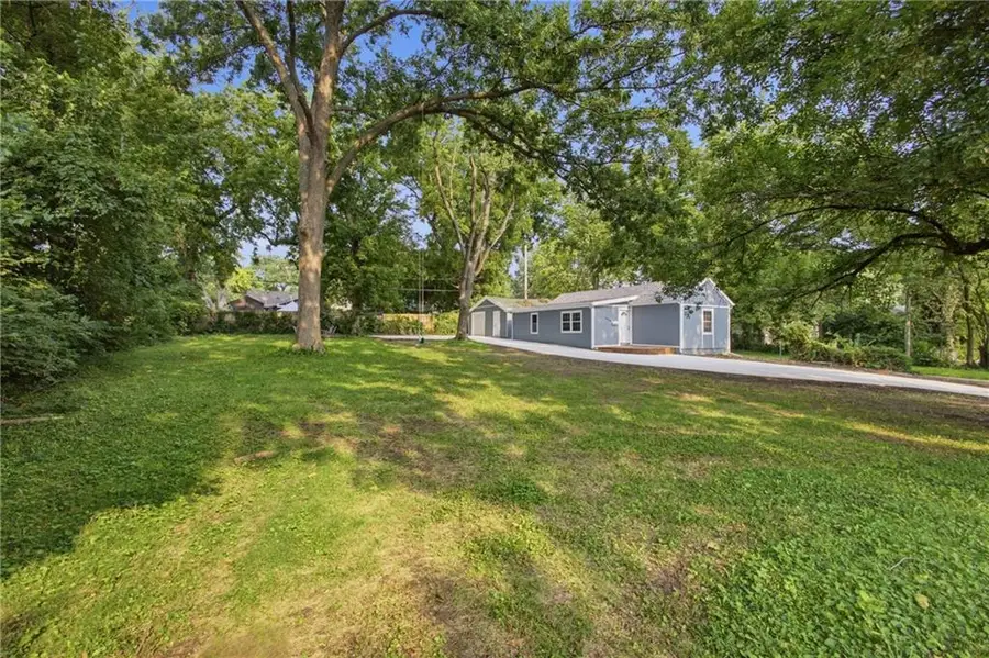 6818 Agnes Avenue, Kansas City, MO 64132 - #2