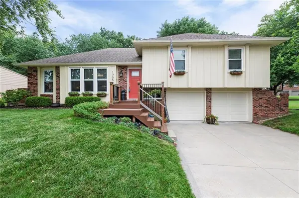1705 NE Pine Circle, Blue Springs, MO 64014