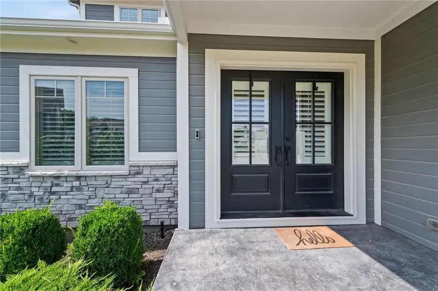 5999 N Oak Creek Court, Parkville, MO 64152 - #2