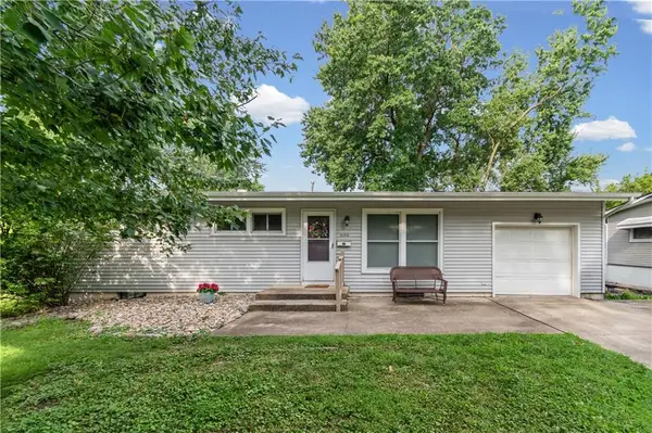 6104 N Euclid Avenue, Gladstone, MO 64118