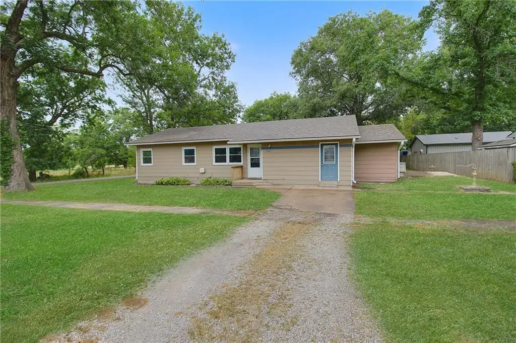 301 E 3rd Street, Altamont, KS 67330 - #1