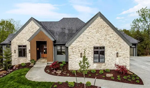 25384 W 107th Terrace, Olathe, KS 66061