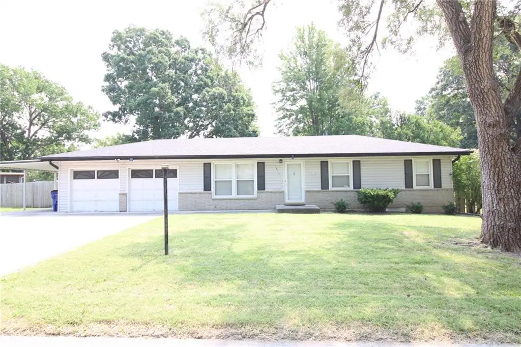 5815 N Tracy Avenue, Gladstone, MO 64118 - #1