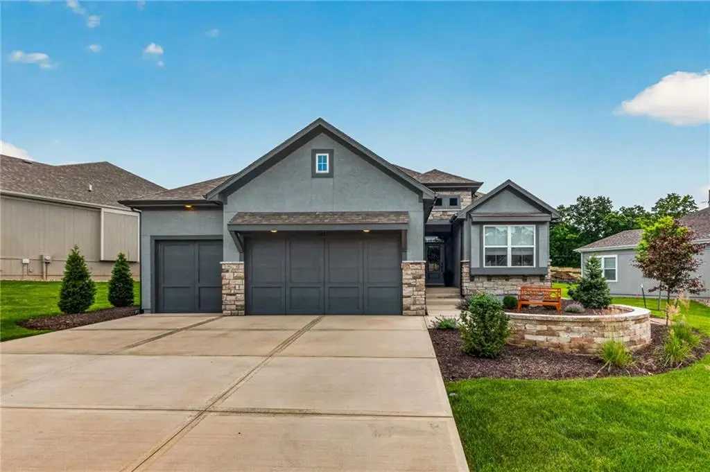 7211 Westgate Street, Shawnee, KS 66216 - #1