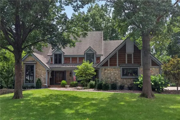 10703 W 124 Street, Overland Park, KS 66213
