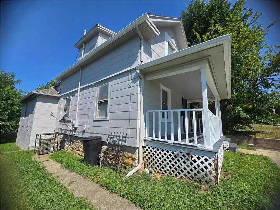 3738 Brooklyn Avenue, Kansas City, MO 64109 - #2