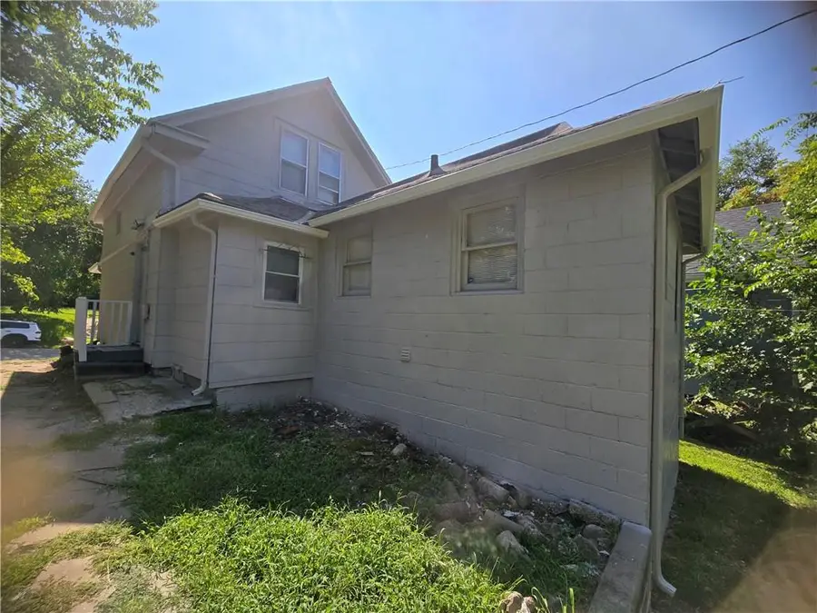 3738 Brooklyn Avenue, Kansas City, MO 64109 - #3
