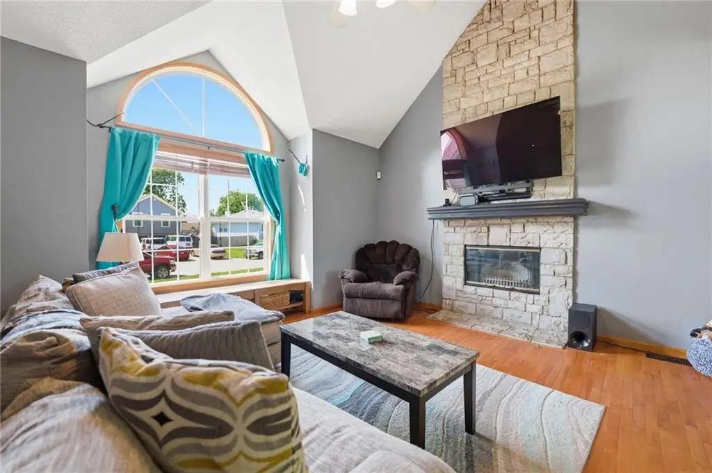 913 Applewood Lane, Belton, MO 64012 - #1