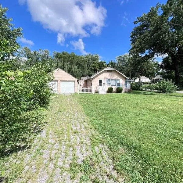 8249 Ward Parkway, Kansas City, MO 64114