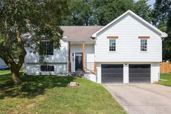 520 NE Bristol Drive, Lee's Summit, MO 64086
