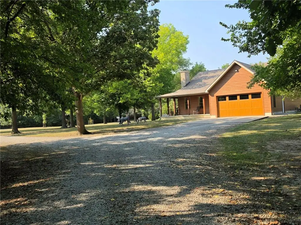 1072 E 610th Avenue, Pittsburg, KS 66762 - #1
