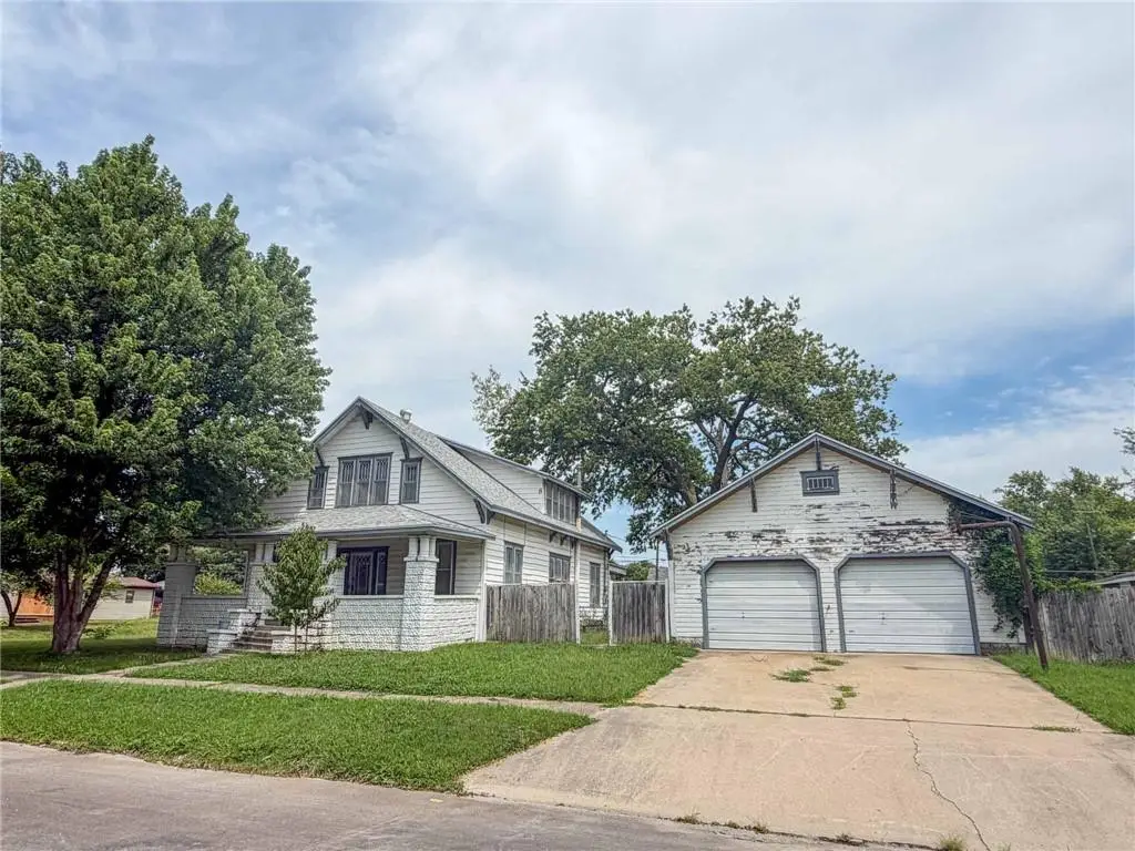 301 S Elm Street, Iola, KS 66749 - #1