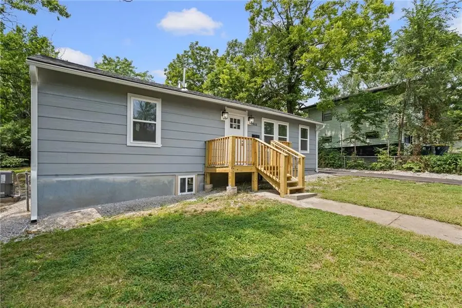 8428 Flora Avenue, Kansas City, MO 64131 - #2