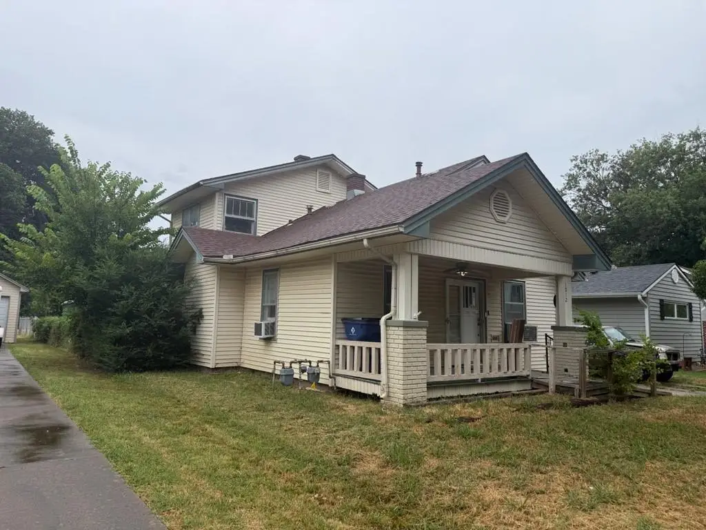 1012 W 4th Street, Coffeyville, KS 67337 - #1