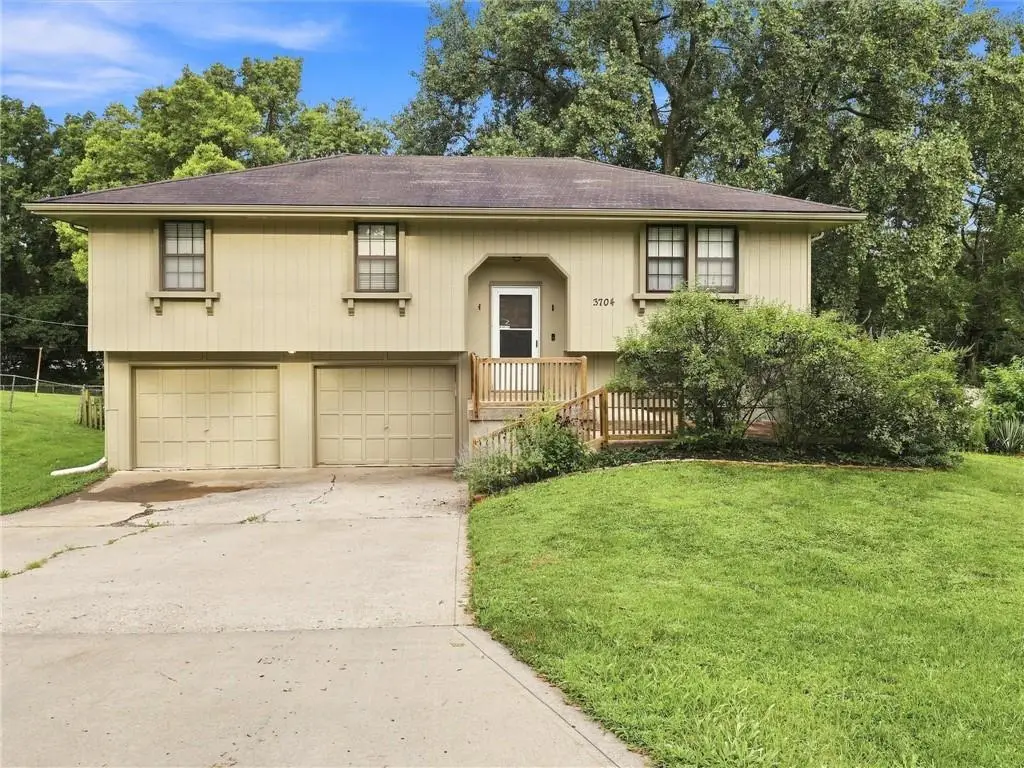 3704 N Woodland Avenue, Kansas City, MO 64116 - #1
