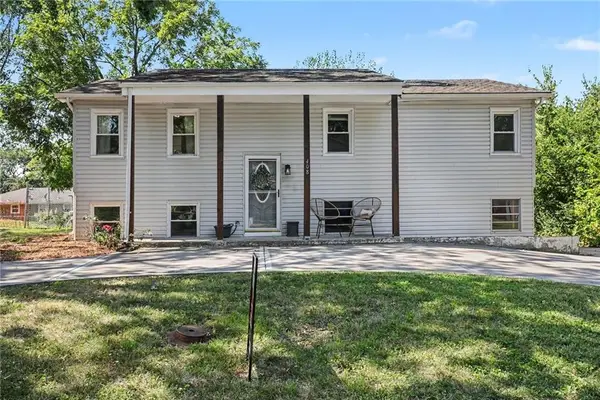 408 NE Richardson Place, Lee's Summit, MO 64086