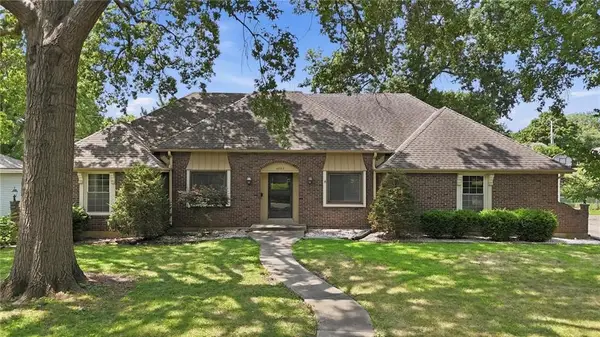 4332 S Dover Avenue, Independence, MO 64055