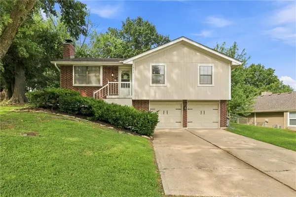 717 SE Parkwood Court, Blue Springs, MO 64014