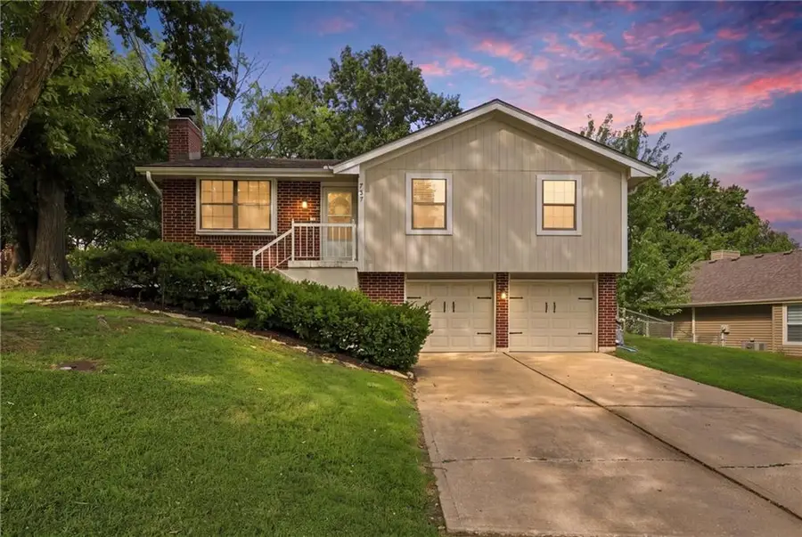 717 SE Parkwood Court, Blue Springs, MO 64014 - #2
