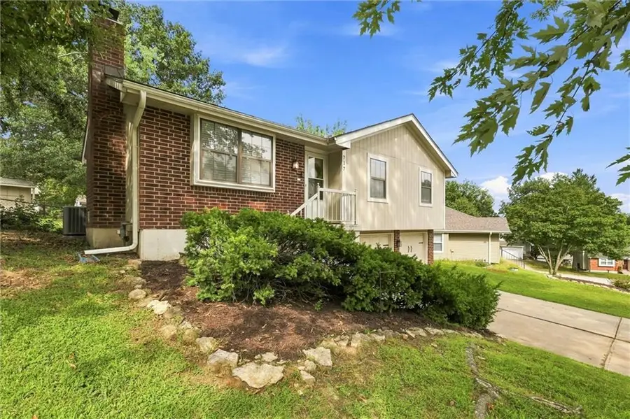 717 SE Parkwood Court, Blue Springs, MO 64014 - #3