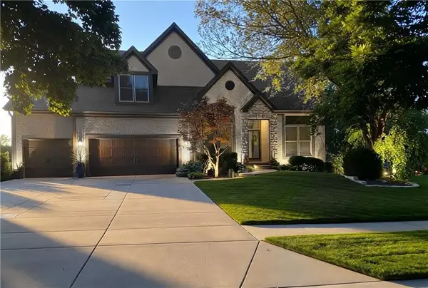 7914 Darnell Lane, Lenexa, KS 66215