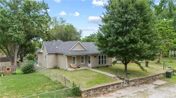 906 N 8th Street, Leavenworth, KS 66048