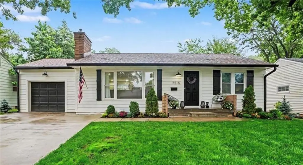 7515 Juniper Drive, Prairie Village, KS 66208 - #1