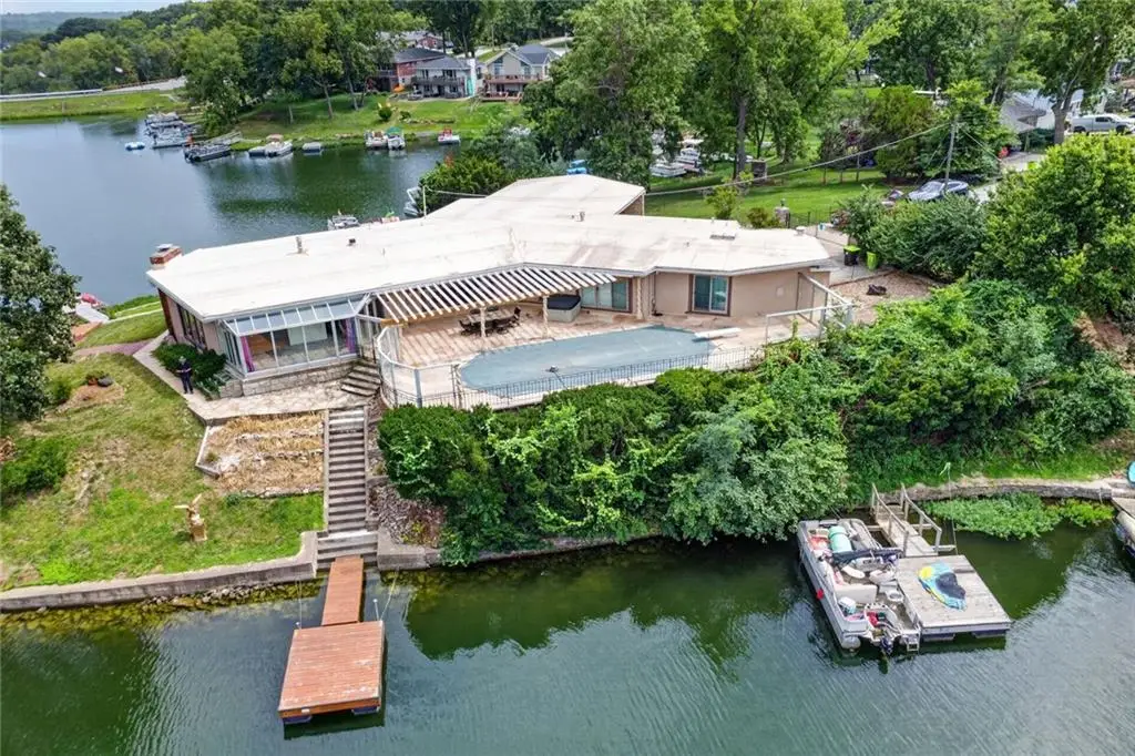 1109 NW South Shore Drive, Lake Waukomis, MO 64151 - #1