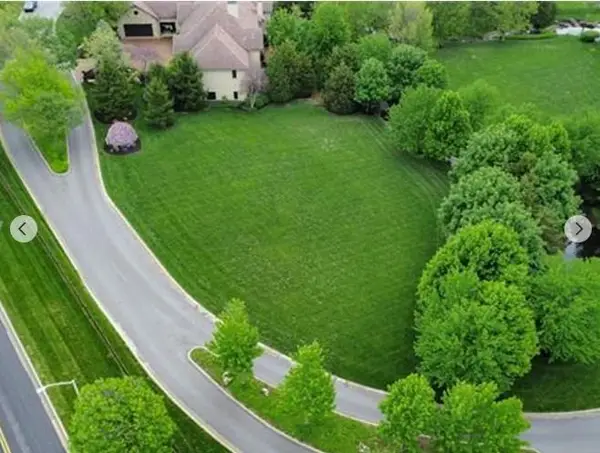 8309 Maplewood Lane, Lenexa, KS 66215