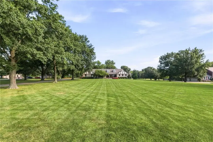 3906 W 143rd Street, Leawood, KS 66224 - #2