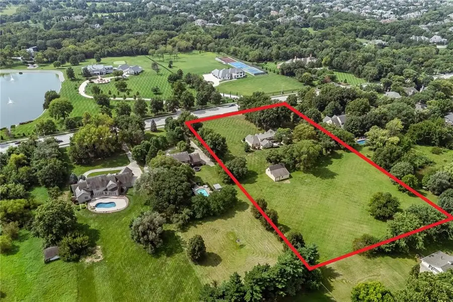 3906 W 143rd Street, Leawood, KS 66224 - #3