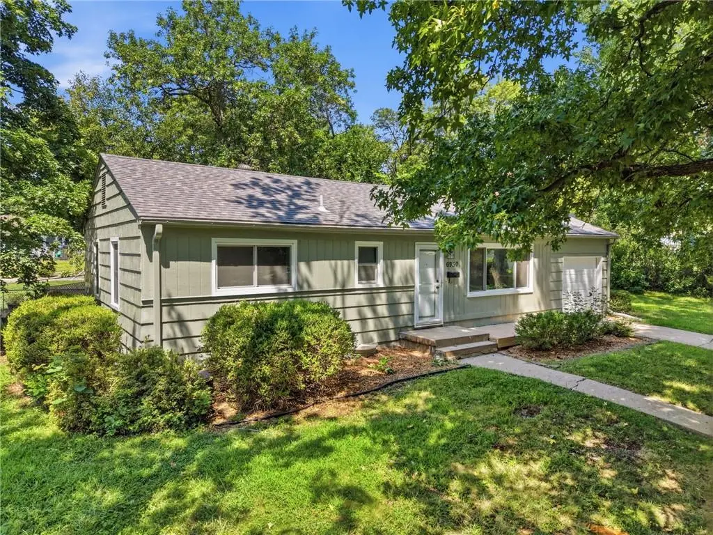 6930 Eby Avenue, Merriam, KS 66204 - #1