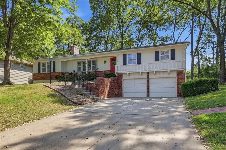 211 W 104th Terrace, Kansas City, MO 64114 - #3