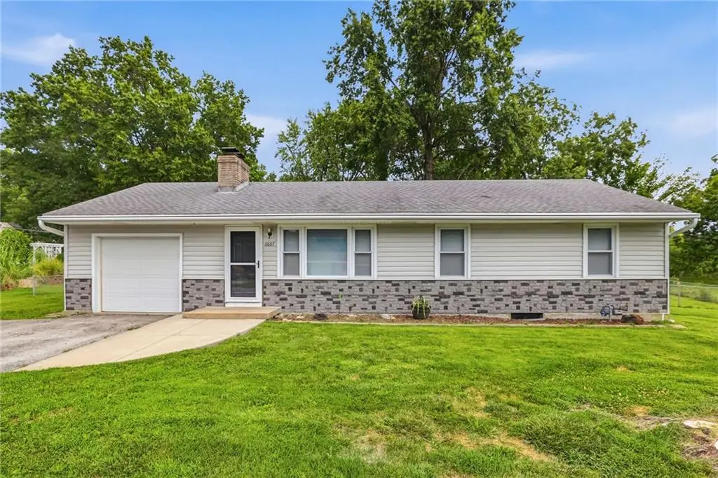 6807 N Brookside Road, Pleasant Valley, MO 64068 - #1