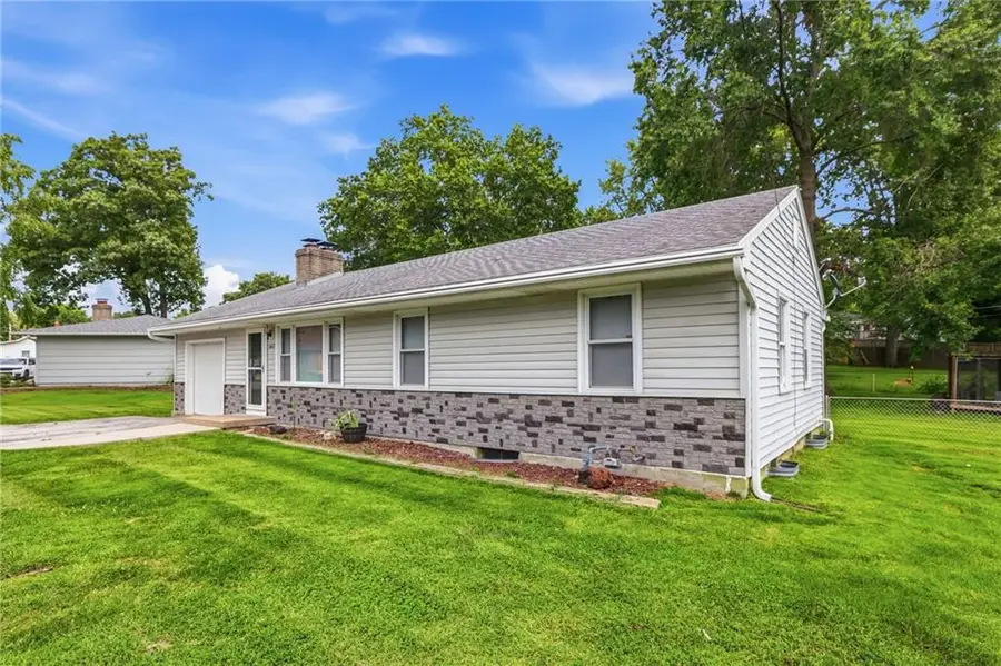 6807 N Brookside Road, Pleasant Valley, MO 64068 - #3
