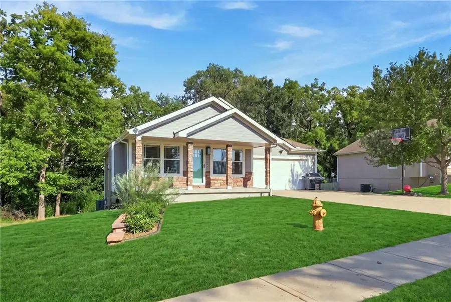 217 N Bluegrass Drive, Bonner Springs, KS 66012 - #3