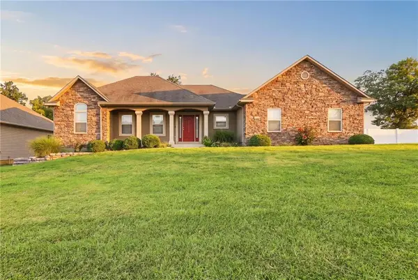 628 Oakmont Drive, Warrensburg, MO 64093