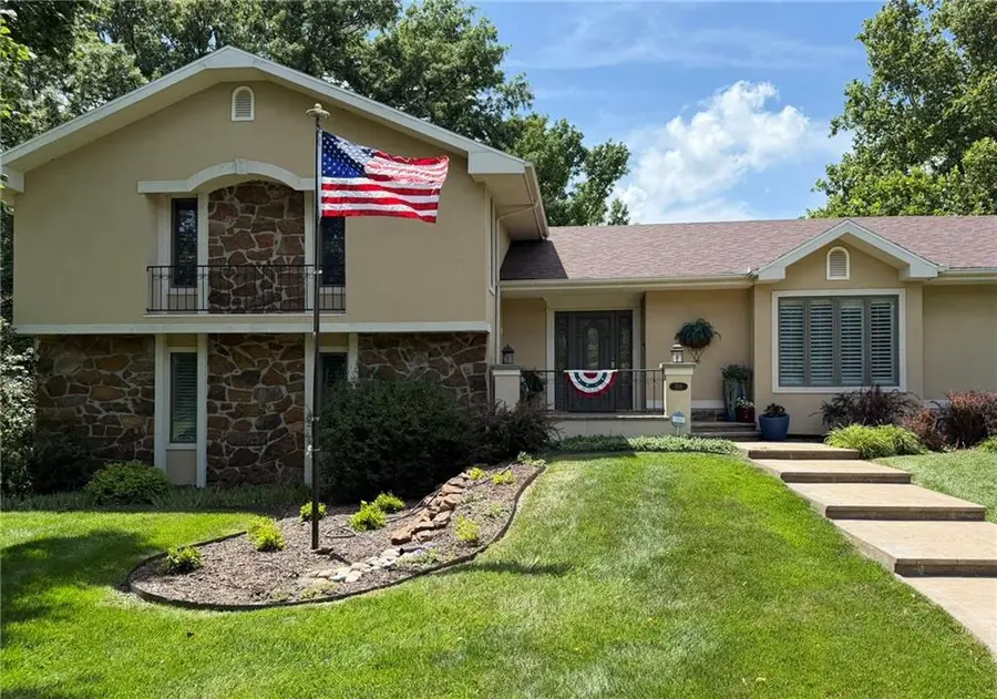 706 Neosho Court, Parsons, KS 67357 - #2