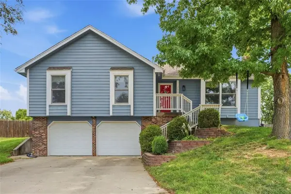 12825 S Arapaho Drive, Olathe, KS 66062