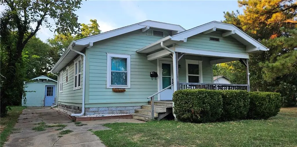 913 E 5th Street, Pittsburg, KS 66762 - #1