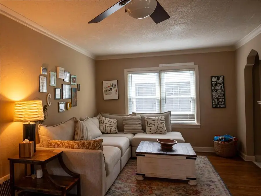 7551 Grand Avenue, Kansas City, MO 64114 - #2